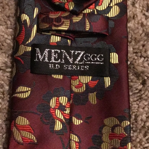 Men’s Tie - Picture 3 of 3
